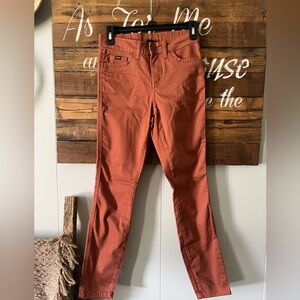 Woman’s KUHL Rust Color Pants Size 2s Excellent Condition Never Worn